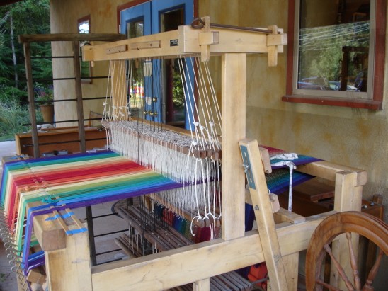 arts-quest-barefoot-handweaving-loom